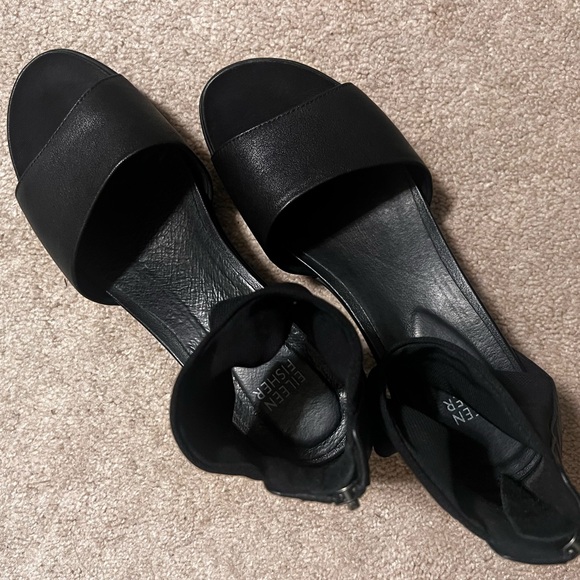 EILEEN FISHER BLACK WEDGE SANDALS Sz 7.5 - Picture 2 of 6